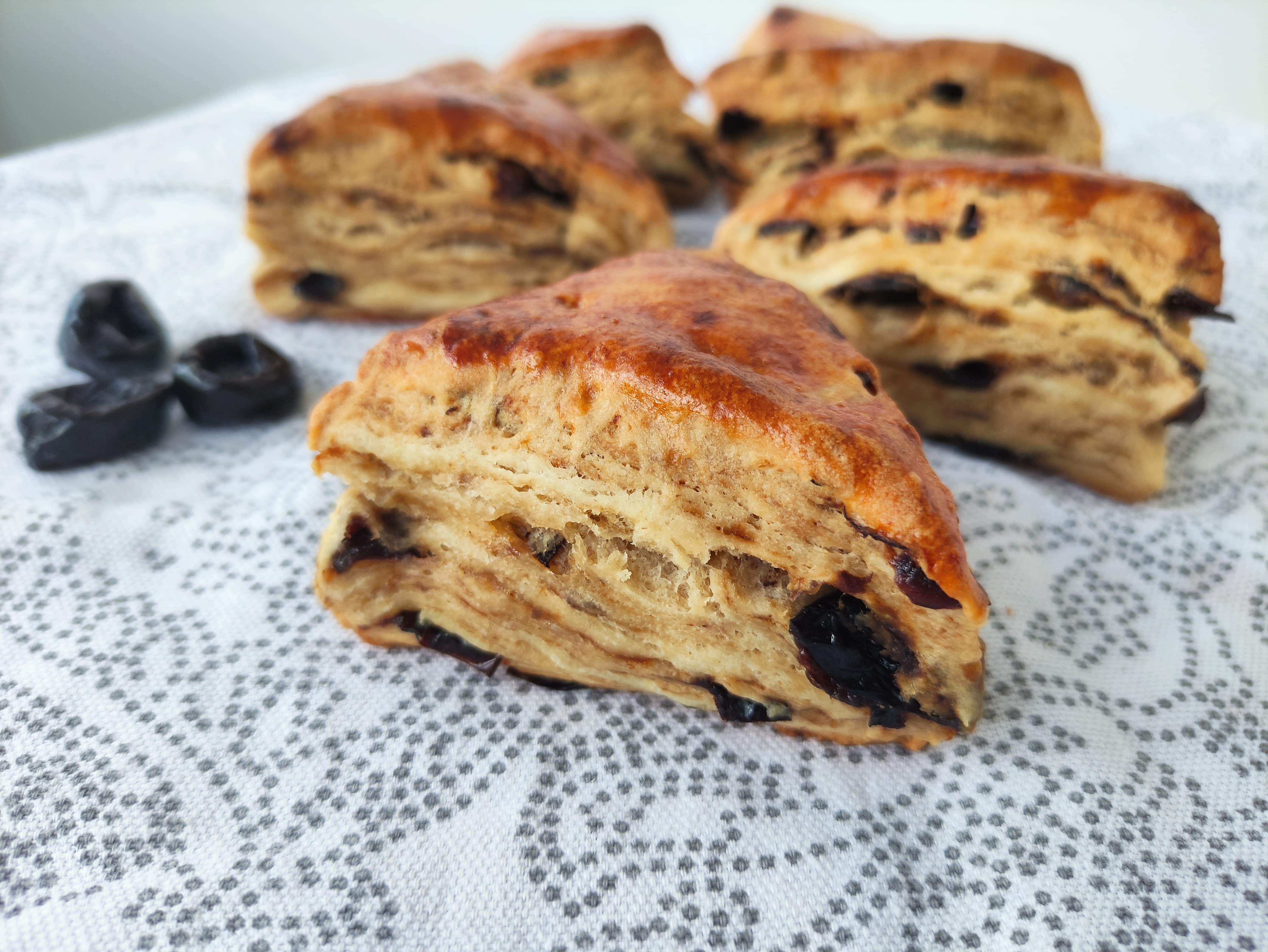 Сконы с маслом и джемом